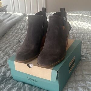 NWT TOMS Women's Grey Ankle Booties